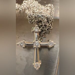 14k white gold chain with 5 diamonds, I accept offers, I have a lot of jewelry